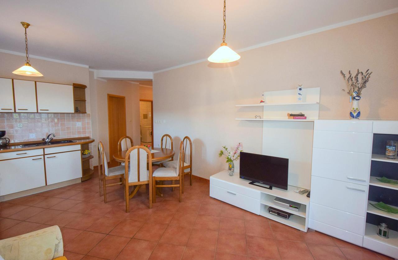 Apartments & Room Matic Malinska Exterior foto