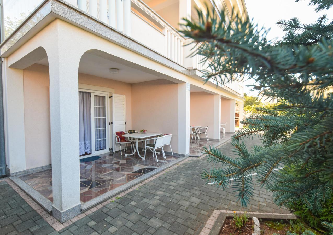 Apartments & Room Matic Malinska Exterior foto