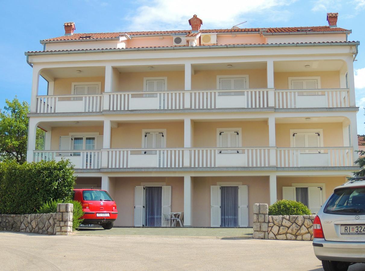 Apartments & Room Matic Malinska Exterior foto