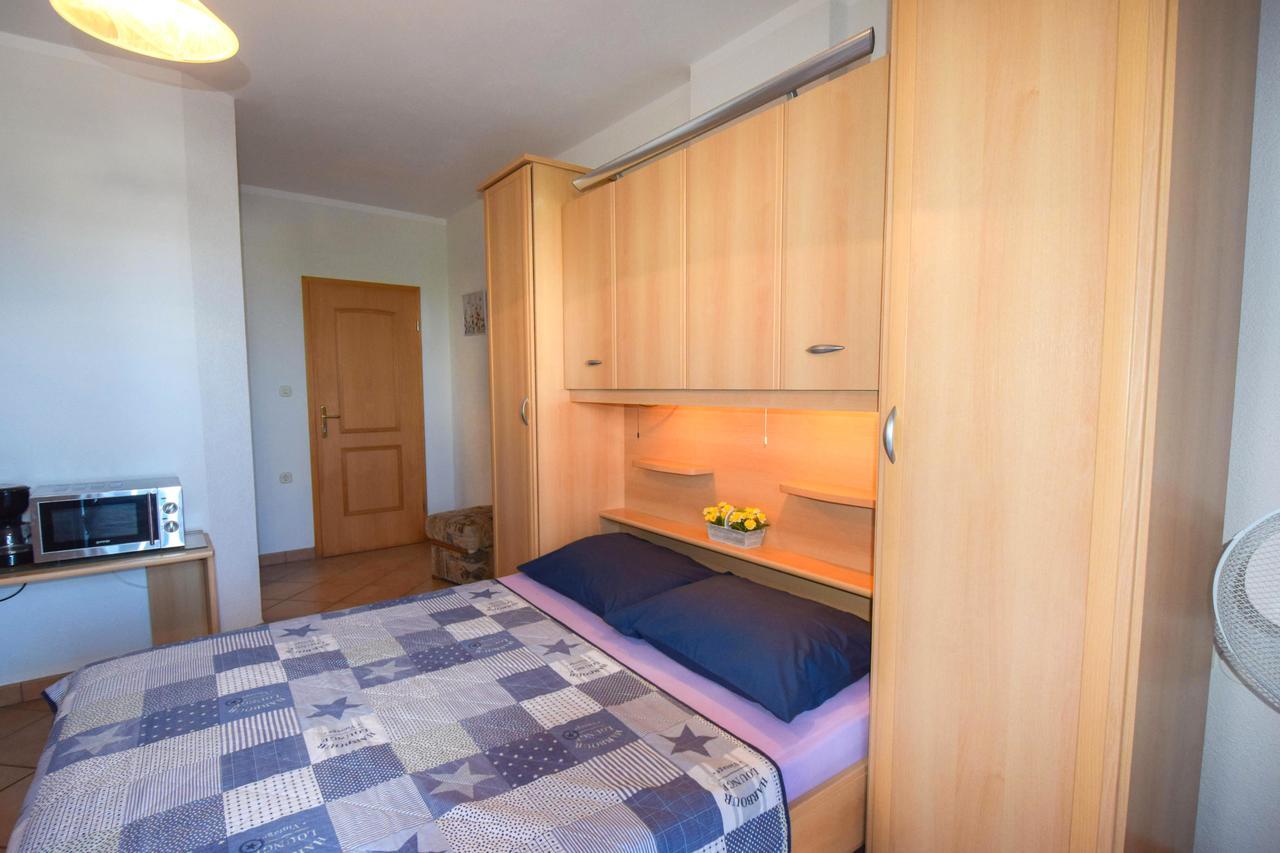 Apartments & Room Matic Malinska Exterior foto